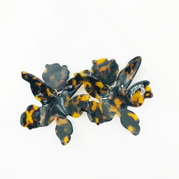 Paper Lily Earrings in Tortoise